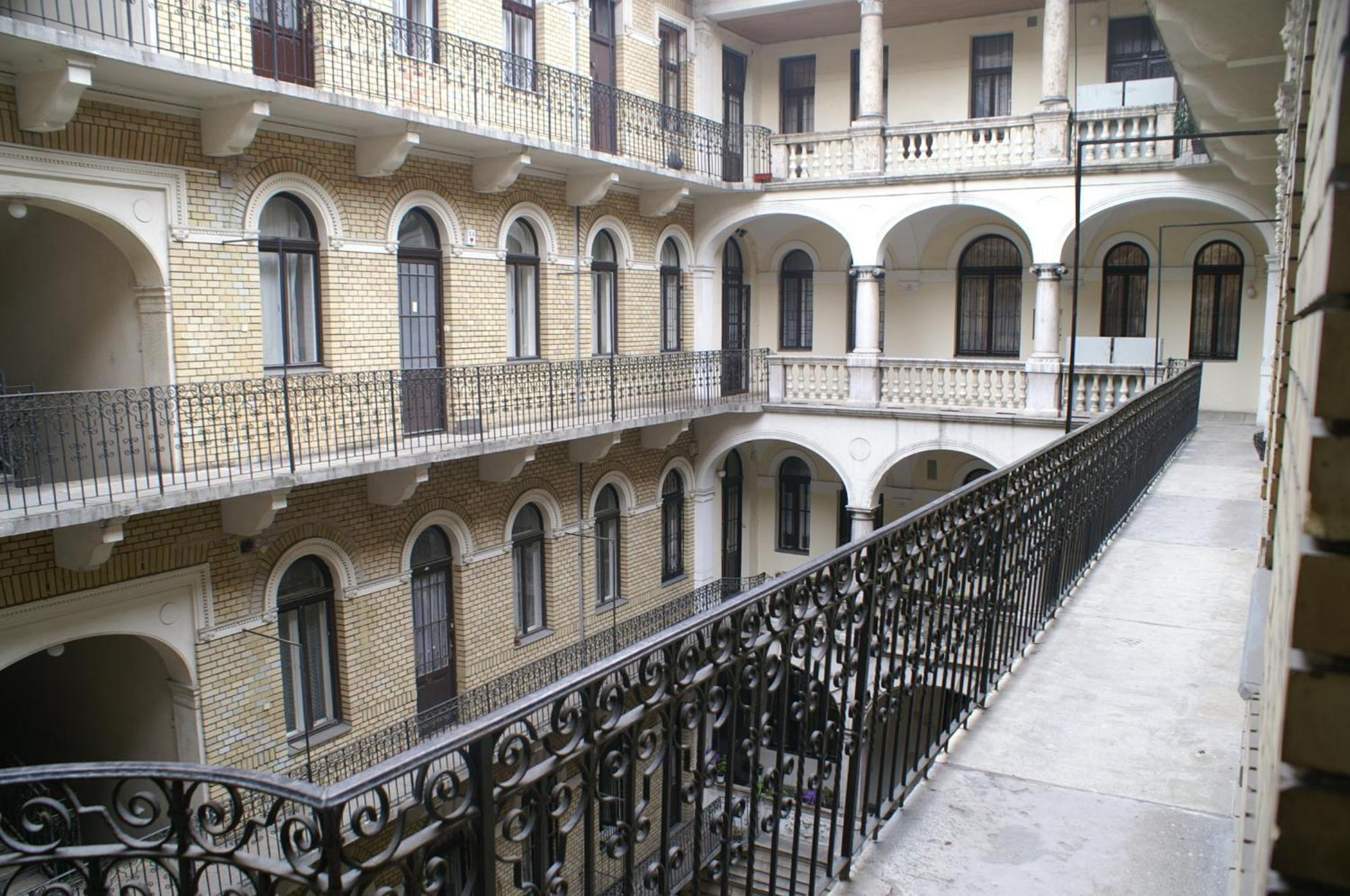 Budapest Apartment *